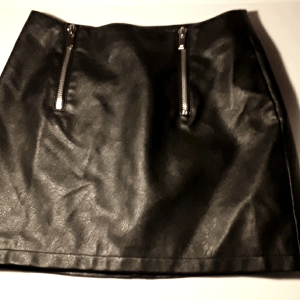 Forever 21 Black faux Leather Mini Skirt Sz Large